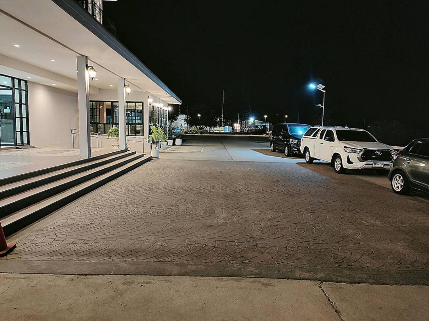 โคโค่ โฮเทล Koco Hotel Nakhonratcsaszima Kültér fotó